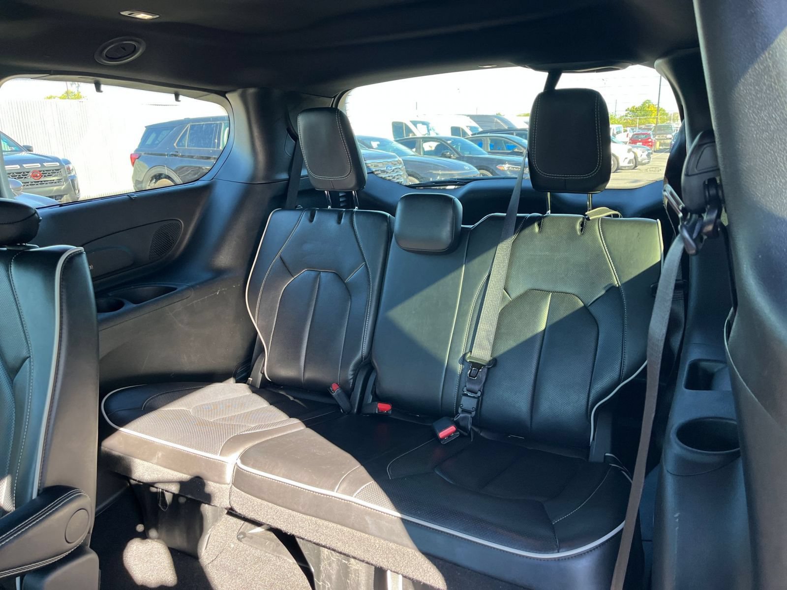 Used 2025 Chrysler Pacifica Limited FWD image 31