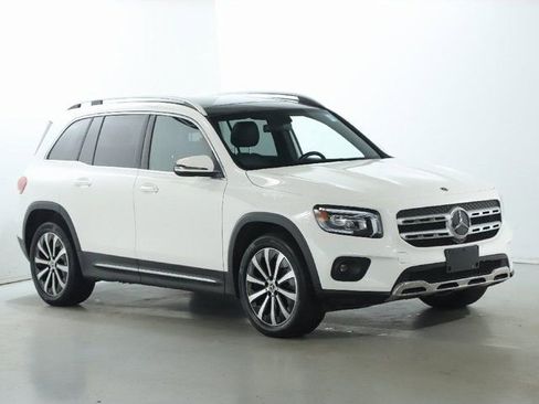 Used 2022 Mercedes-Benz GLB 250 4MATIC image 9