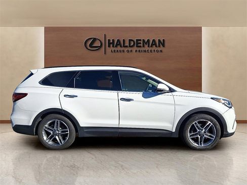 Used 2017 Hyundai Santa Fe SE image 7