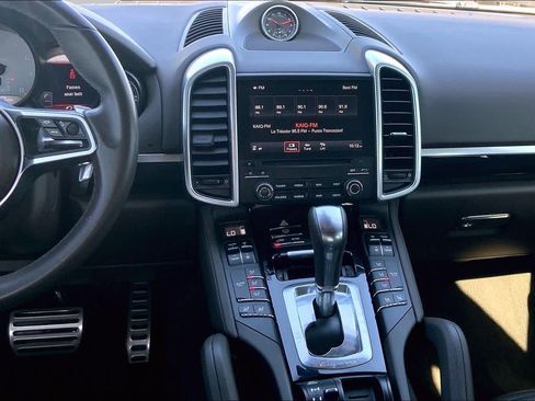 Used 2018 Porsche Cayenne S AWD/4WD image 7