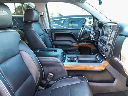 Used 2017 Chevrolet Silverado 1500 High Country image 18