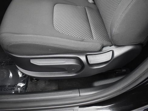 Used 2025 Kia Sportage LX image 12