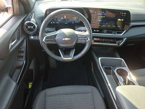 Used 2025 Chevrolet Equinox LT AWD/4WD image 11