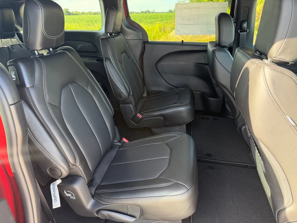 New 2027 Chrysler Pacifica Select FWD image 25