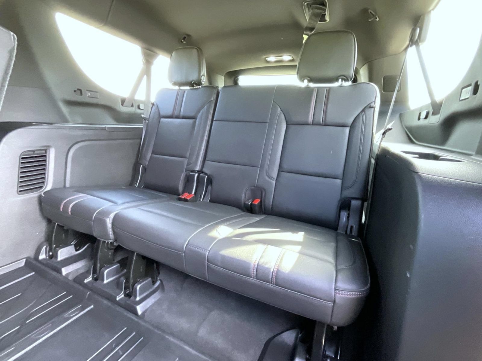 Used 2021 Chevrolet Suburban RST AWD/4WD image 21