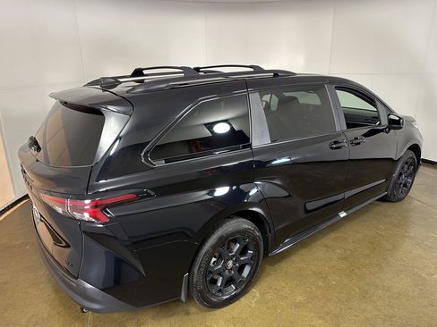 Used 2025 Toyota Sienna XLE Woodland Edition AWD/4WD image 10