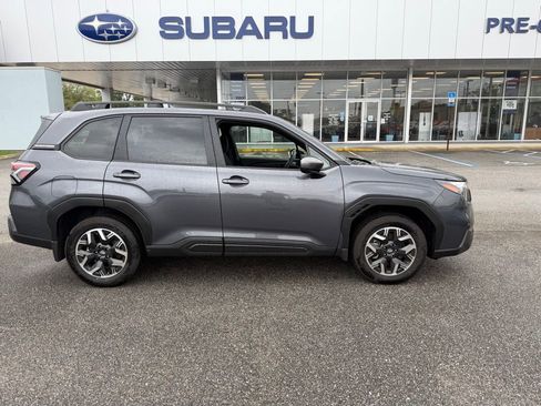 Used 2025 Subaru Forester Premium w/ Protection Package image 2
