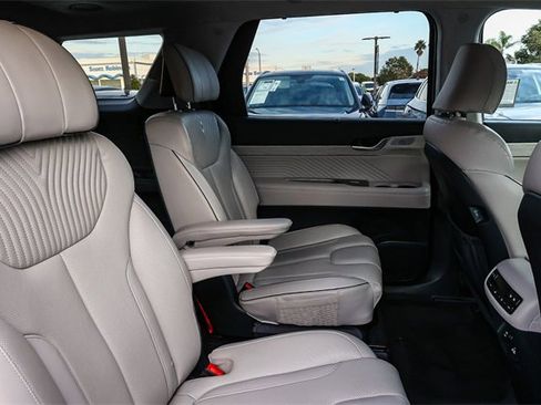Used 2023 Hyundai Palisade Calligraphy image 19
