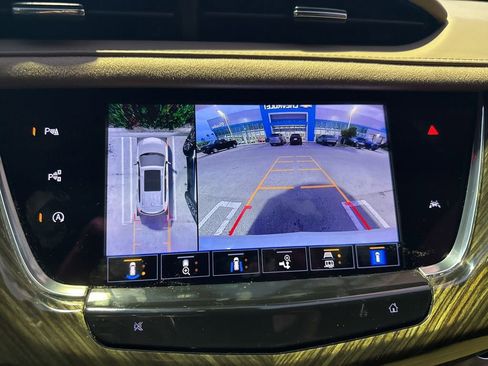 Certified 2022 Cadillac XT6 Sport w/ Platinum Package AWD/4WD image 4