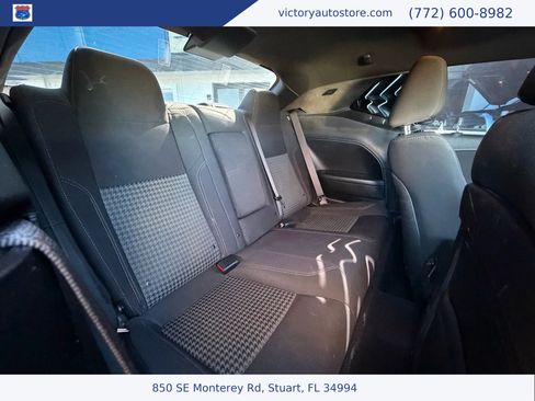 Used 2019 Dodge Challenger SXT image 11