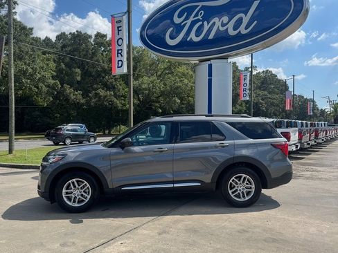 Used 2025 Ford Explorer Active image 3