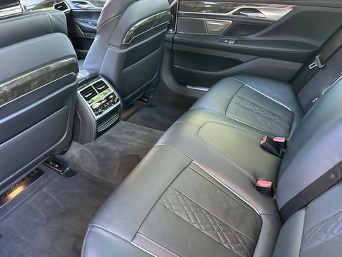 Used 2021 BMW 750i xDrive w/ Executive Package AWD/4WD image 26