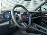 Certified 2025 Porsche Macan Electric image 4
