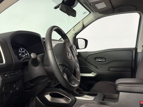 Used 2025 Nissan Frontier SV w/ SV Convenience Package RWD image 18