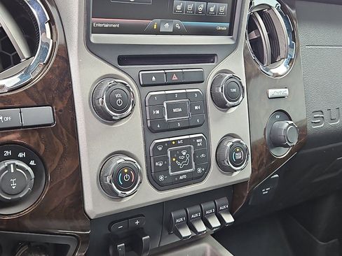 Used 2016 Ford F250 Platinum w/ FX4 Off-Road Package image 19