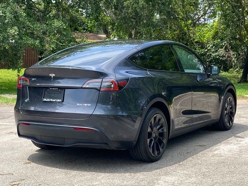 Used 2024 Tesla Model Y Long Range AWD/4WD image 9