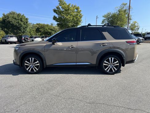 Certified 2023 Nissan Pathfinder Platinum AWD/4WD image 8