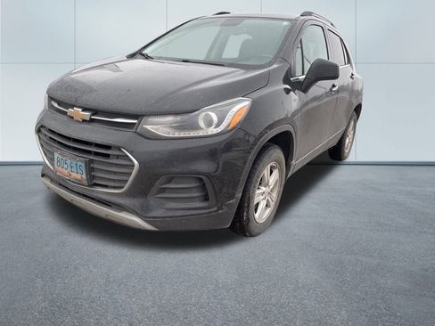 Used 2019 Chevrolet Trax LT w/ LT Convenience Package image 3
