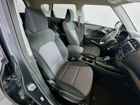 Used 2025 Kia Soul LX w/ LX Technology Package FWD image 29