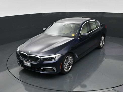 Used 2019 BMW 530e w/ Luxury Package RWD image 17