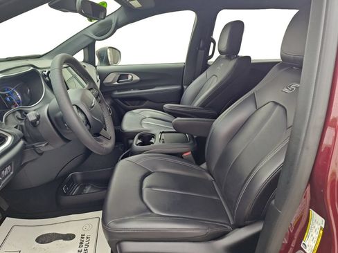Used 2023 Chrysler Pacifica Touring-L w/ S Appearance Package FWD image 9