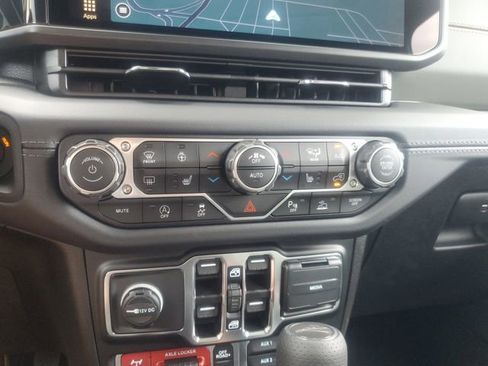 New 2025 Jeep Gladiator Mojave image 26