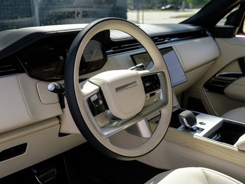 Used 2024 Land Rover Range Rover Autobiography image 17