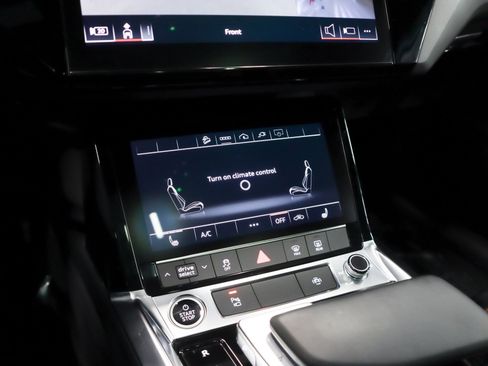 Used 2022 Audi e-tron Premium w/ Convenience Plus Package image 21