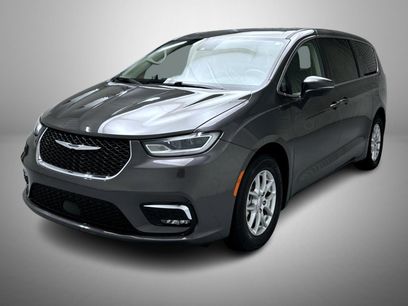 Used 2023 Chrysler Pacifica Touring-L