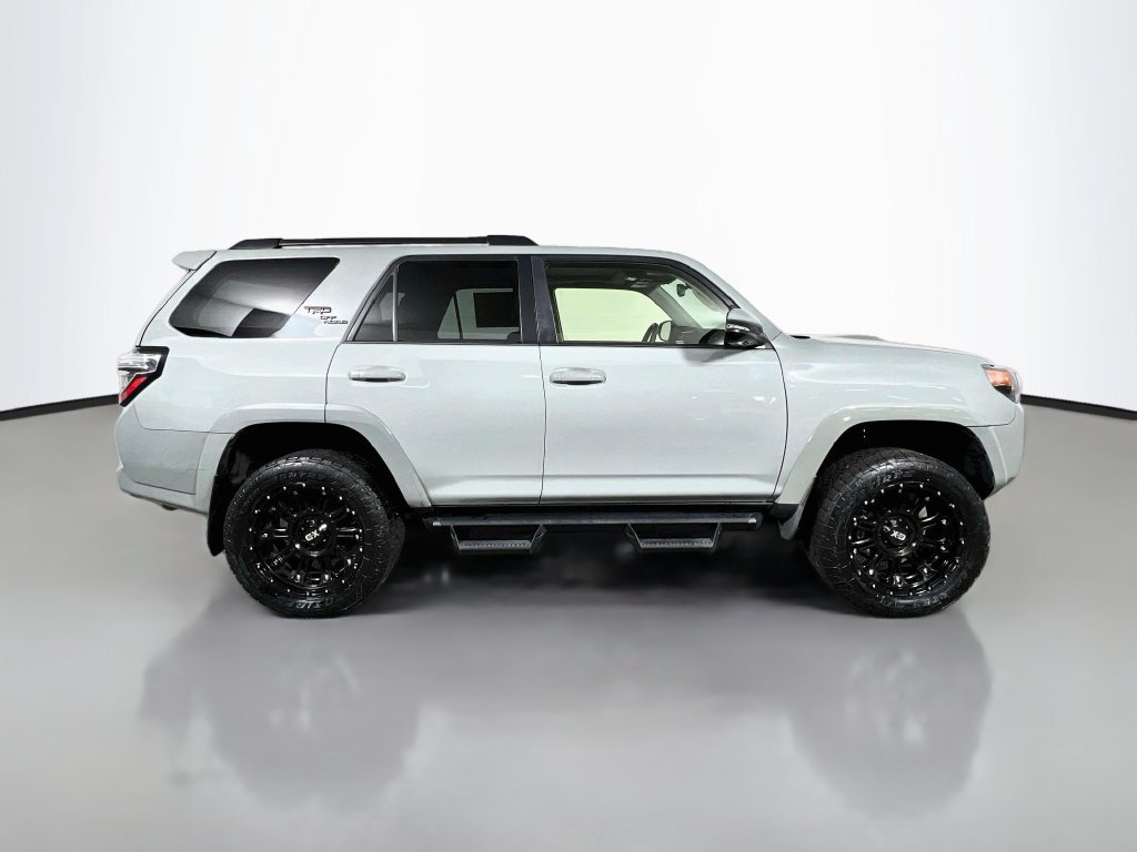 Used 2022 Toyota 4Runner TRD Off-Road Premium AWD/4WD image 2