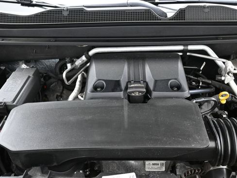 Used 2024 Chevrolet Colorado ZR2 w/ Technology Package AWD/4WD image 42