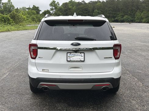 Used 2016 Ford Explorer XLT w/ Equipment Group 202A FWD image 11