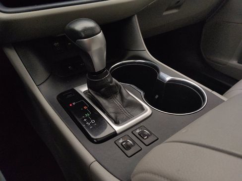 Used 2019 Toyota Highlander XLE FWD image 26