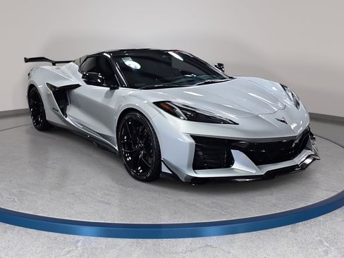 Used 2026 Chevrolet Corvette Z06 RWD image 3