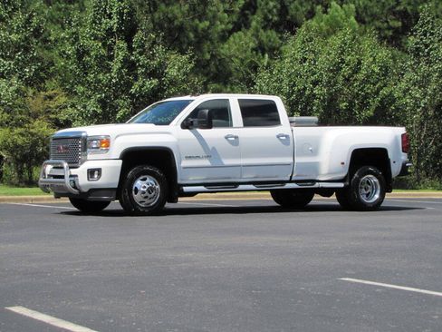 Used 2015 GMC Sierra 3500 Denali AWD/4WD image 3