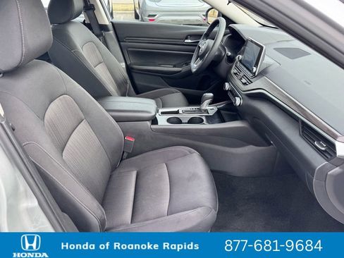 Used 2024 Nissan Altima 2.5 SV image 23