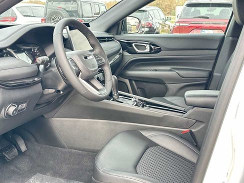 New 2026 Jeep Compass Latitude image 18