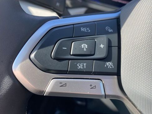 Used 2024 Volkswagen Taos SEL image 25