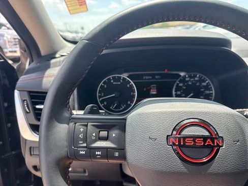 Used 2025 Nissan Rogue SV AWD/4WD image 9