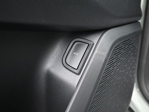 New 2026 Chevrolet Equinox LT w/ Convenience Package II FWD image 30