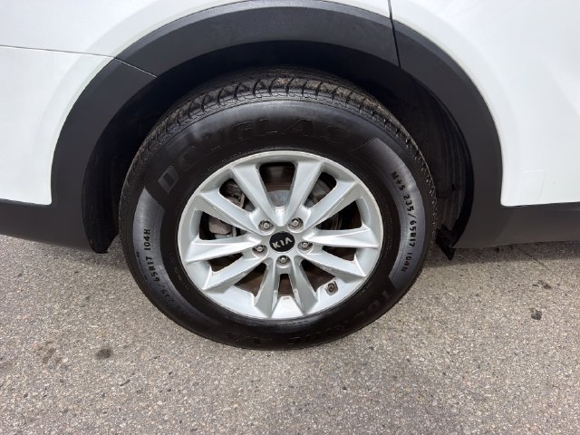 Used 2019 Kia Sorento AWD V6 image 29