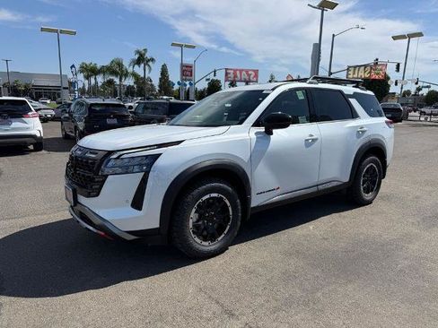 New 2026 Nissan Pathfinder Rock Creek w/ Rock Creek Premium Package AWD/4WD image 3