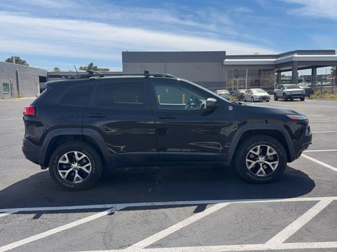 Used 2016 Jeep Cherokee Trailhawk w/ Leather Interior Group AWD/4WD image 7
