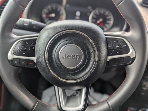 Used 2023 Jeep Renegade Trailhawk AWD/4WD image 34