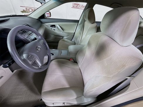 Used 2010 Toyota Camry LE image 22