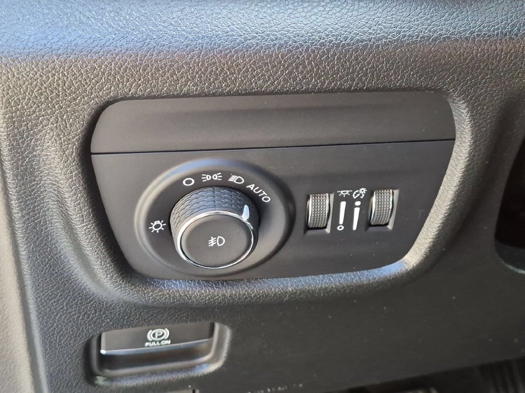 Used 2025 Jeep Grand Cherokee L Limited w/ Black Appearance Package AWD/4WD image 16