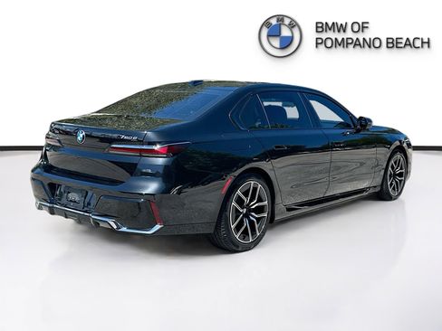 Used 2024 BMW 750e xDrive image 7