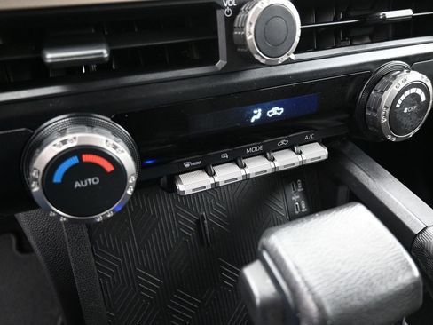 Used 2024 Toyota Tacoma TRD Off-Road image 16