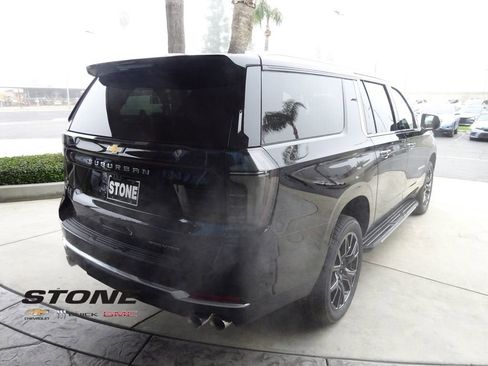 New 2026 Chevrolet Suburban Premier image 8