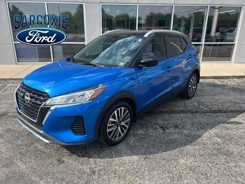 Used 2023 Nissan Kicks SV FWD image 1